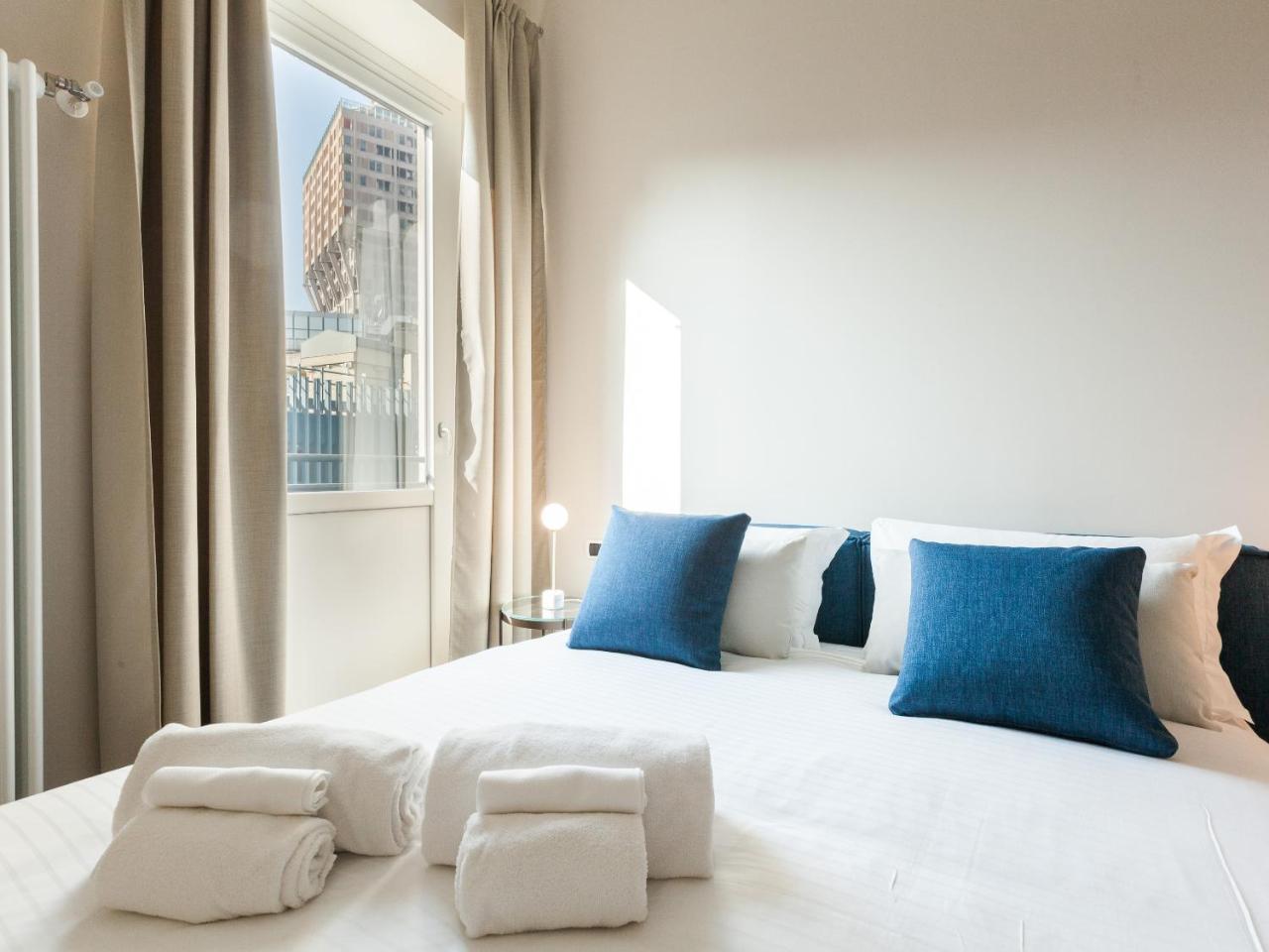 Easyhomes-Duomo Suites & Apartments Milaan Buitenkant foto