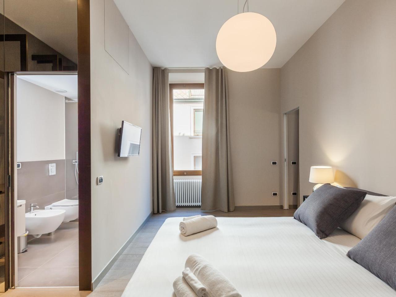 Easyhomes-Duomo Suites & Apartments Milaan Buitenkant foto