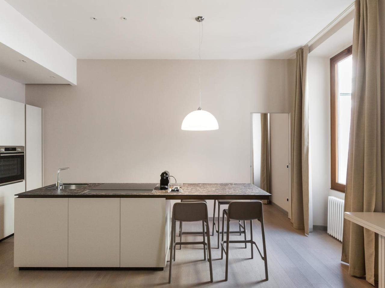 Easyhomes-Duomo Suites & Apartments Milaan Buitenkant foto