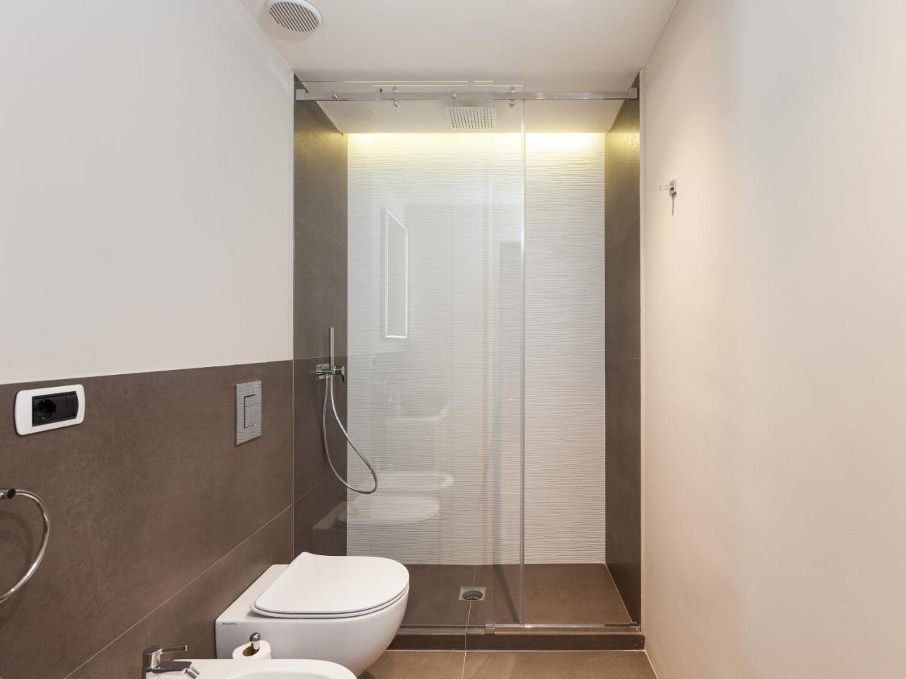 Easyhomes-Duomo Suites & Apartments Milaan Buitenkant foto